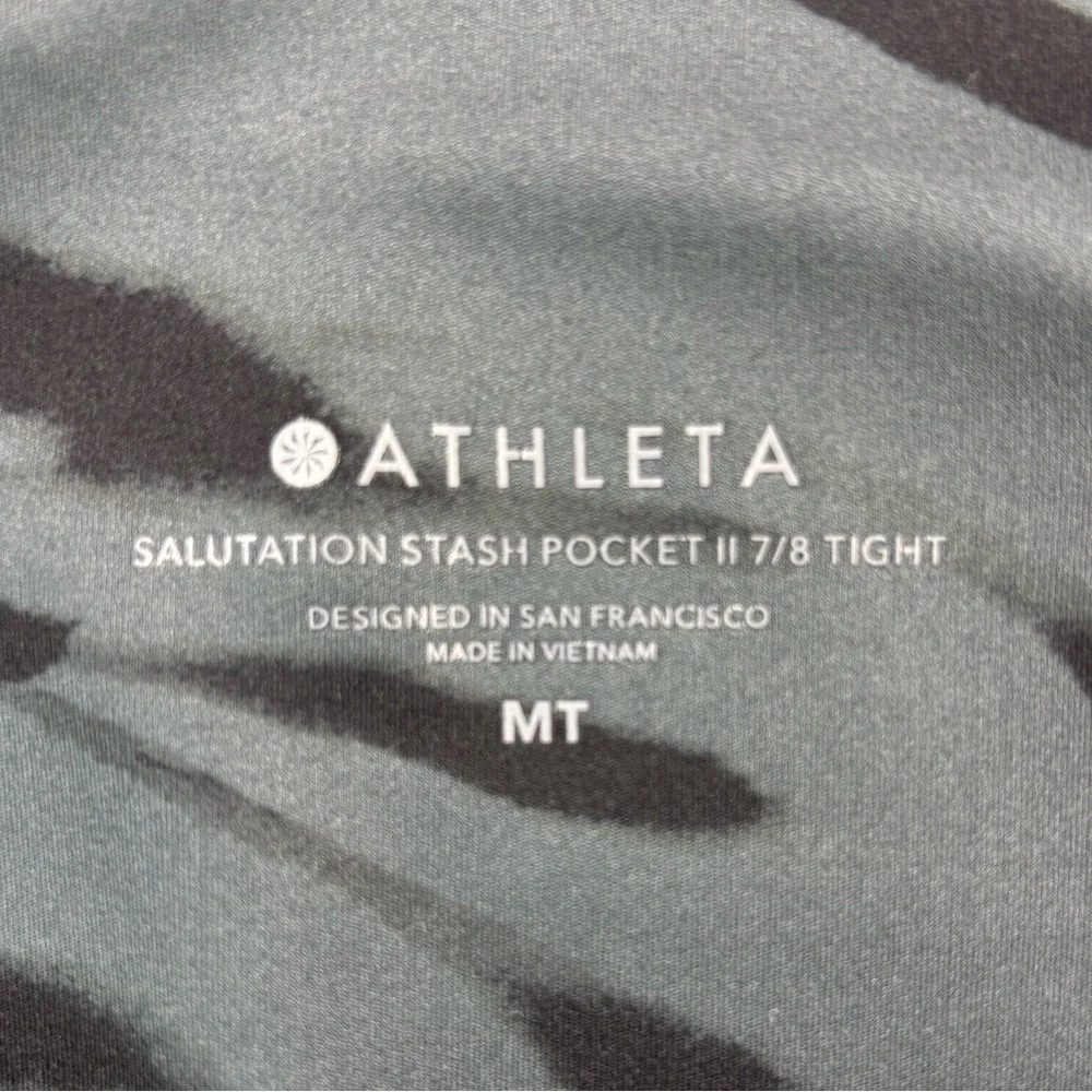 Athleta Saluation Stash Pocket II 7/8 Tight Zebra Print Capri Leggings | Size MT
